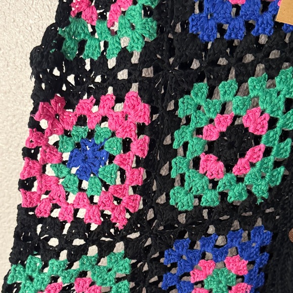 NWT- Umgee -Multicolor granny Square Crochet Fringe Vest- Large - Picture 4 of 6